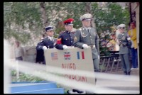 Fotografie: Abbau des Alliierten Kontrollhäuschens vom Checkpoint Charlie in Berlin-Kreuzberg
