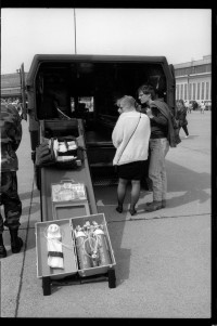 S/w-Fotografie: Tag der offenen Tür auf der Tempelhof Air Base in Berlin-Tempelhof