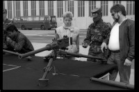 S/w-Fotografie: Tag der offenen Tür auf der Tempelhof Air Base in Berlin-Tempelhof