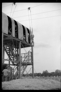 S/w-Fotografie: Tag der offenen Tür auf der Tempelhof Air Base in Berlin-Tempelhof