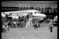 S/w-Fotografie: Tag der offenen Tür auf der Tempelhof Air Base in Berlin-Tempelhof