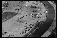 S/w-Fotografie: Tag der offenen Tür auf der Tempelhof Air Base in Berlin-Tempelhof