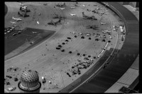 S/w-Fotografie: Tag der offenen Tür auf der Tempelhof Air Base in Berlin-Tempelhof
