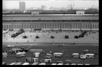 S/w-Fotografie: Tag der offenen Tür auf der Tempelhof Air Base in Berlin-Tempelhof