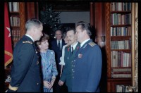 Fotografie: Weihnachtsempfang bei US-Stadtkommandant Major General John H. Mitchell in seiner Residenz in Berlin-Dahlem