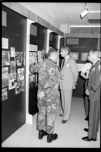 S/w-Fotografie: Eröffnung des Soviet Soldier Display im "McNair Museum" in Berlin-Lichterfelde