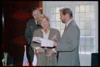 Fotografie: Abschiedsbesuch von US-Stadtkommandant Major General Raymond E. Haddock im Rathaus Berlin-Zehlendorf