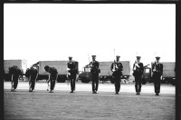 S/w-Fotografie: Tag der offenen Tür auf der Tempelhof Air Base in Berlin-Tempelhof