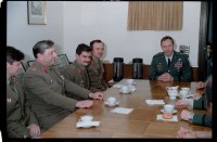 Fotografie: Empfang sowjetischer Offiziere in den Lucius D. Clay Headquarters in Berlin-Dahlem