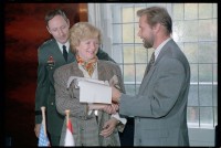 Fotografie: Abschiedsbesuch von US-Stadtkommandant Major General Raymond E. Haddock im Rathaus Berlin-Zehlendorf