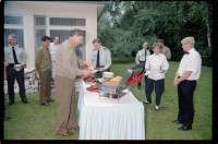 Fotografie: Empfang sowjetischer Offiziere in den Lucius D. Clay Headquarters in Berlin-Dahlem