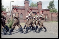 Fotografie: Wachablösung vor dem Alliierten Kriegsverbrechergefängnis Berlin-Spandau