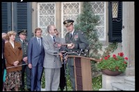Fotografie: Übergabe der Residenz des US-Stadtkommandanten in Berlin-Dahlem an die Bundesrepublik Deutschland