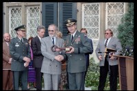 Fotografie: Übergabe der Residenz des US-Stadtkommandanten in Berlin-Dahlem an die Bundesrepublik Deutschland