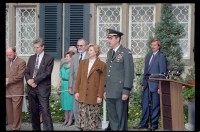 Fotografie: Übergabe der Residenz des US-Stadtkommandanten in Berlin-Dahlem an die Bundesrepublik Deutschland