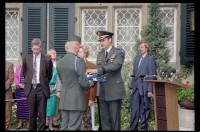 Fotografie: Übergabe der Residenz des US-Stadtkommandanten in Berlin-Dahlem an die Bundesrepublik Deutschland