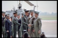 Fotografie: Militärische Zeremonie zur Einstellung der Operation Larkspur auf der Tempelhof Air Base in Berlin-Tempelhof