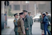 Fotografie: Feierliche Übergabe des Alliierten Kontrollhäuschens vom Checkpoint Charlie an das Deutsche Historische Museum in Berlin
