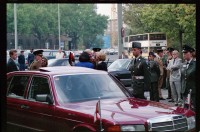 Fotografie: Feierliche Übergabe des Alliierten Kontrollhäuschens vom Checkpoint Charlie an das Deutsche Historische Museum in Berlin