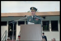 Fotografie: Feierliche Übergabe des Alliierten Kontrollhäuschens vom Checkpoint Charlie an das Deutsche Historische Museum in Berlin
