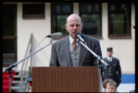 Fotografie: Feierliche Übergabe des Alliierten Kontrollhäuschens vom Checkpoint Charlie an das Deutsche Historische Museum in Berlin
