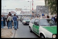 Fotografie: Abbau des Alliierten Kontrollhäuschens vom Checkpoint Charlie in Berlin-Kreuzberg