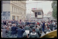 Fotografie: Abbau des Alliierten Kontrollhäuschens vom Checkpoint Charlie in Berlin-Kreuzberg
