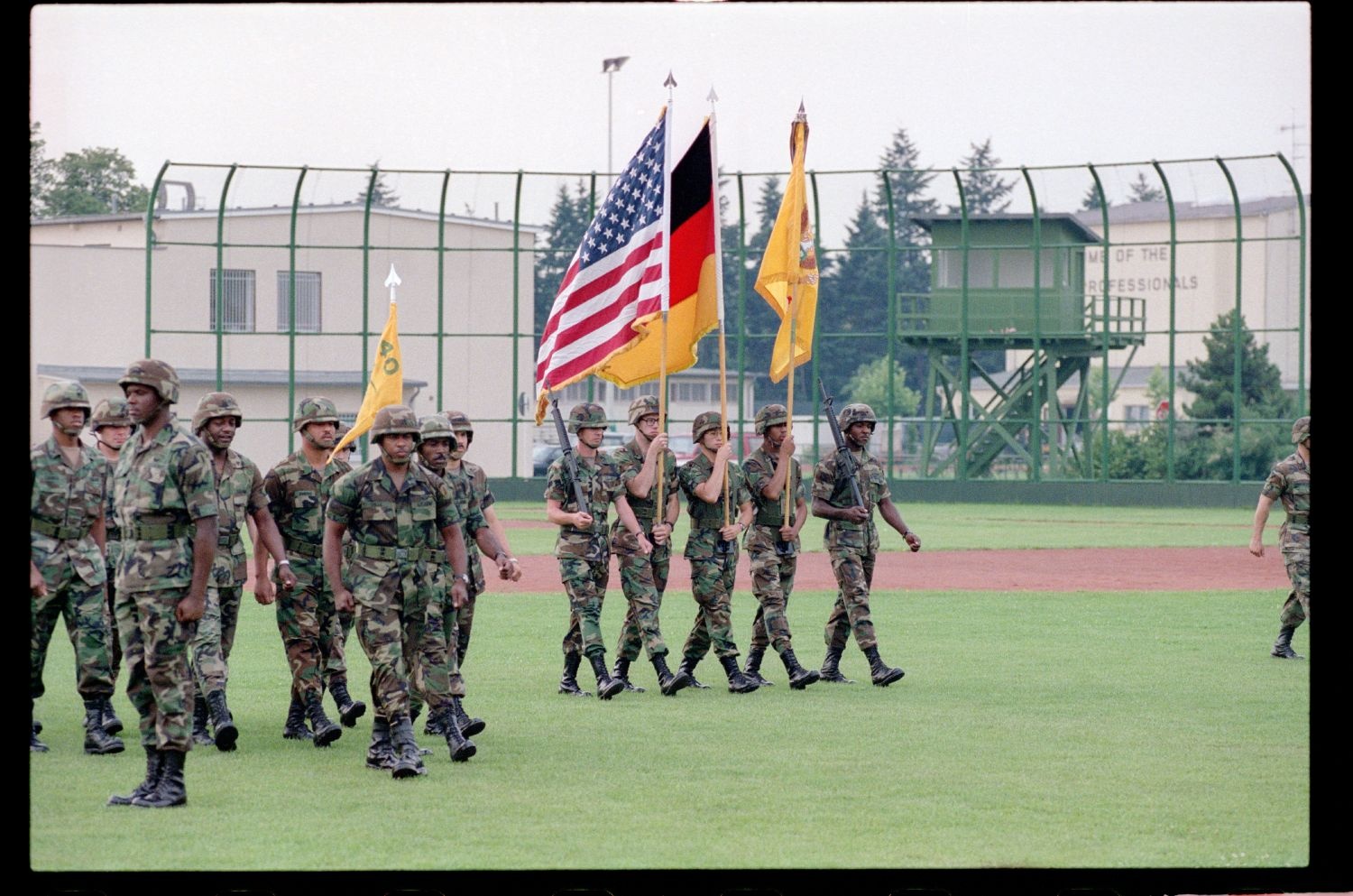 Fotografie: Einholung der Fahne des 40th Armor Regiment der U.S. Army Berlin in Berlin-Lichterfelde