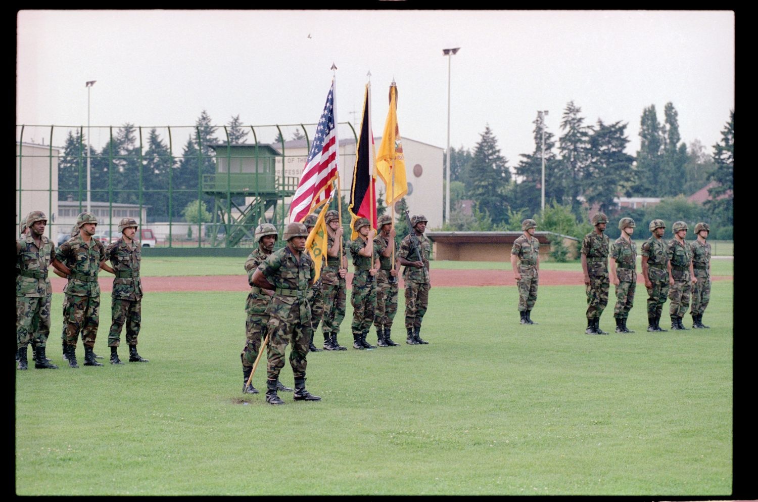 Fotografie: Einholung der Fahne des 40th Armor Regiment der U.S. Army Berlin in Berlin-Lichterfelde