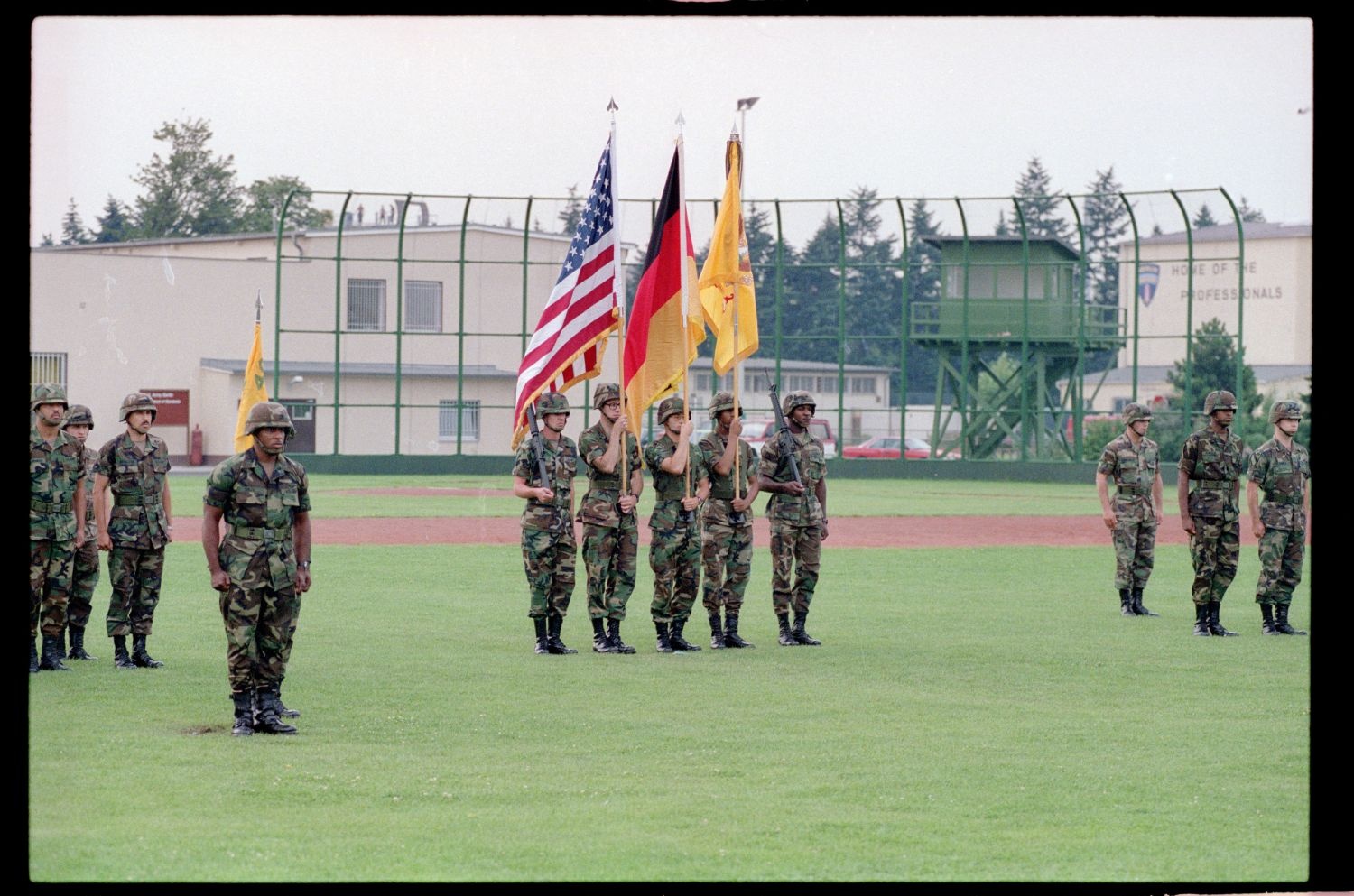 Fotografie: Einholung der Fahne des 40th Armor Regiment der U.S. Army Berlin in Berlin-Lichterfelde