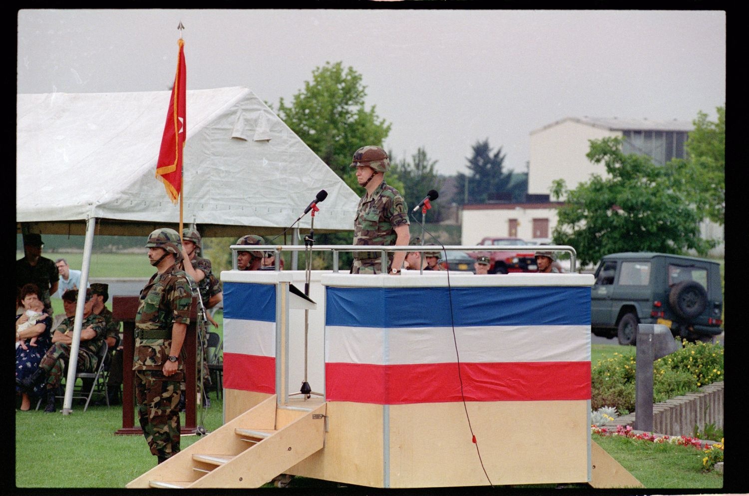 Fotografie: Einholung der Fahne des 40th Armor Regiment der U.S. Army Berlin in Berlin-Lichterfelde