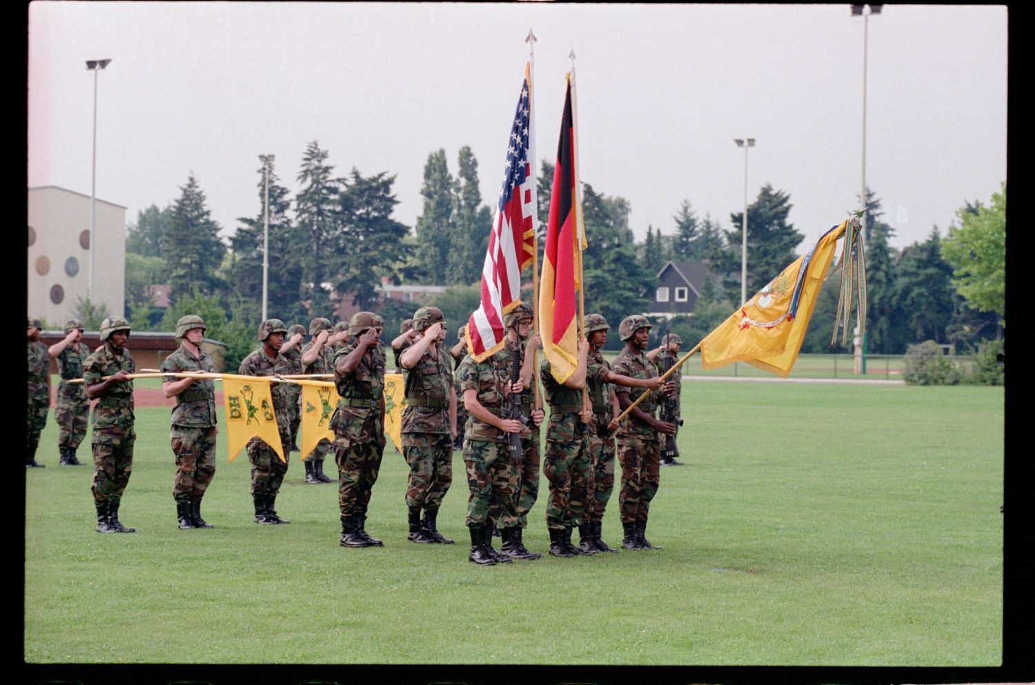 Fotografie: Einholung der Fahne des 40th Armor Regiment der U.S. Army Berlin in Berlin-Lichterfelde