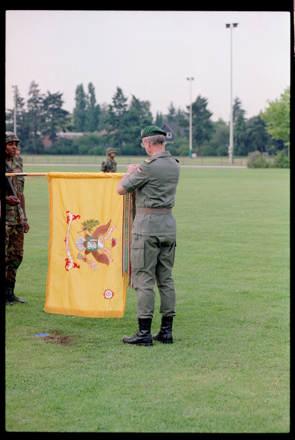 Fotografie: Einholung der Fahne des 40th Armor Regiment der U.S. Army Berlin in Berlin-Lichterfelde