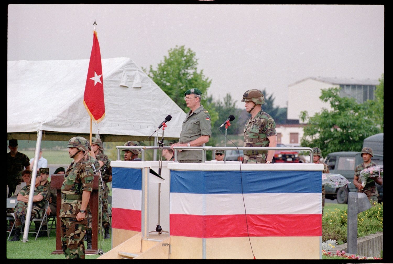 Fotografie: Einholung der Fahne des 40th Armor Regiment der U.S. Army Berlin in Berlin-Lichterfelde