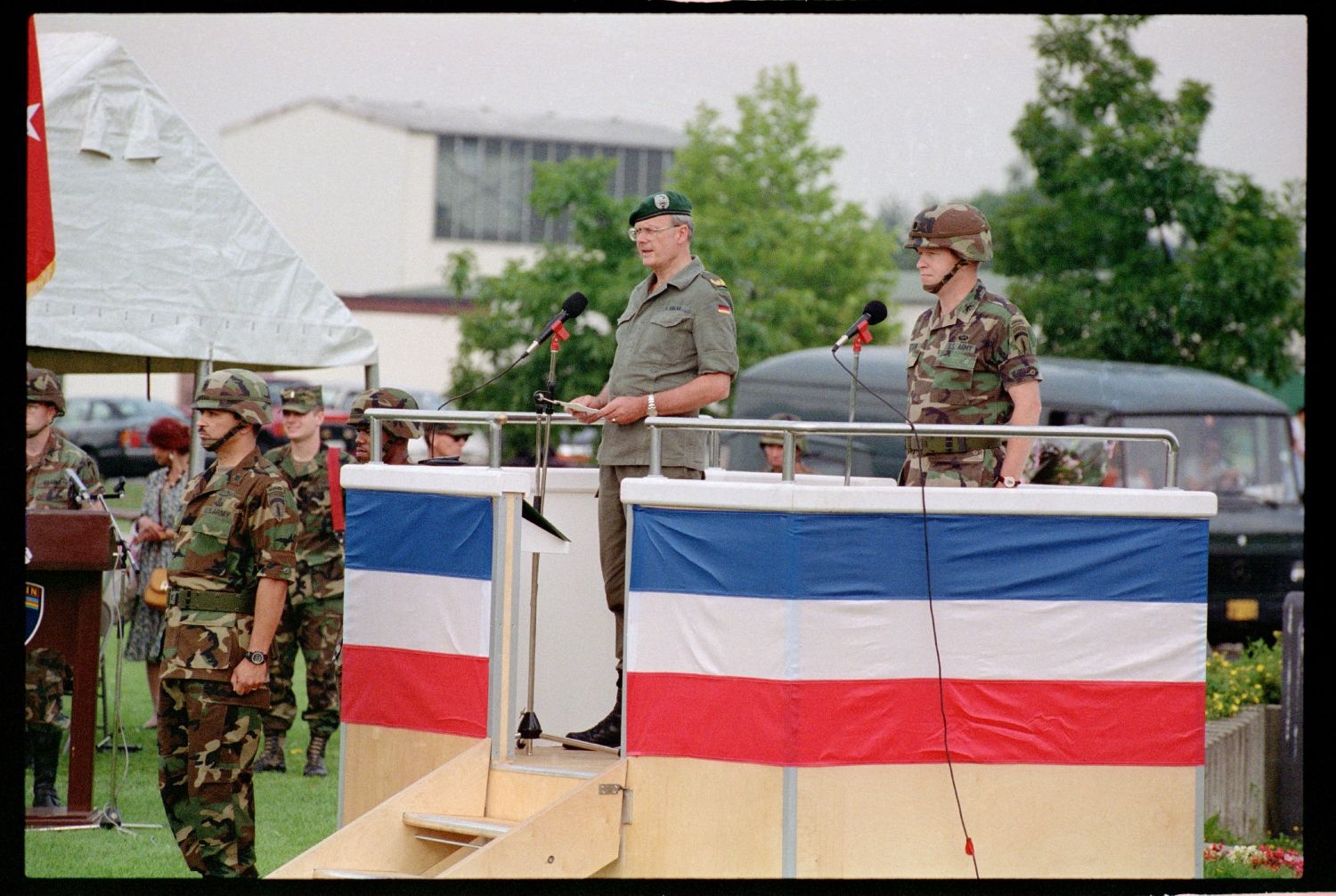 Fotografie: Einholung der Fahne des 40th Armor Regiment der U.S. Army Berlin in Berlin-Lichterfelde