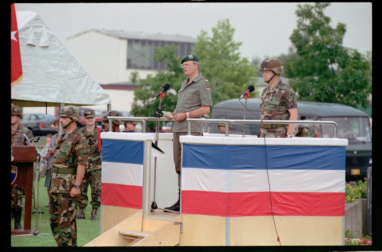 Fotografie: Einholung der Fahne des 40th Armor Regiment der U.S. Army Berlin in Berlin-Lichterfelde