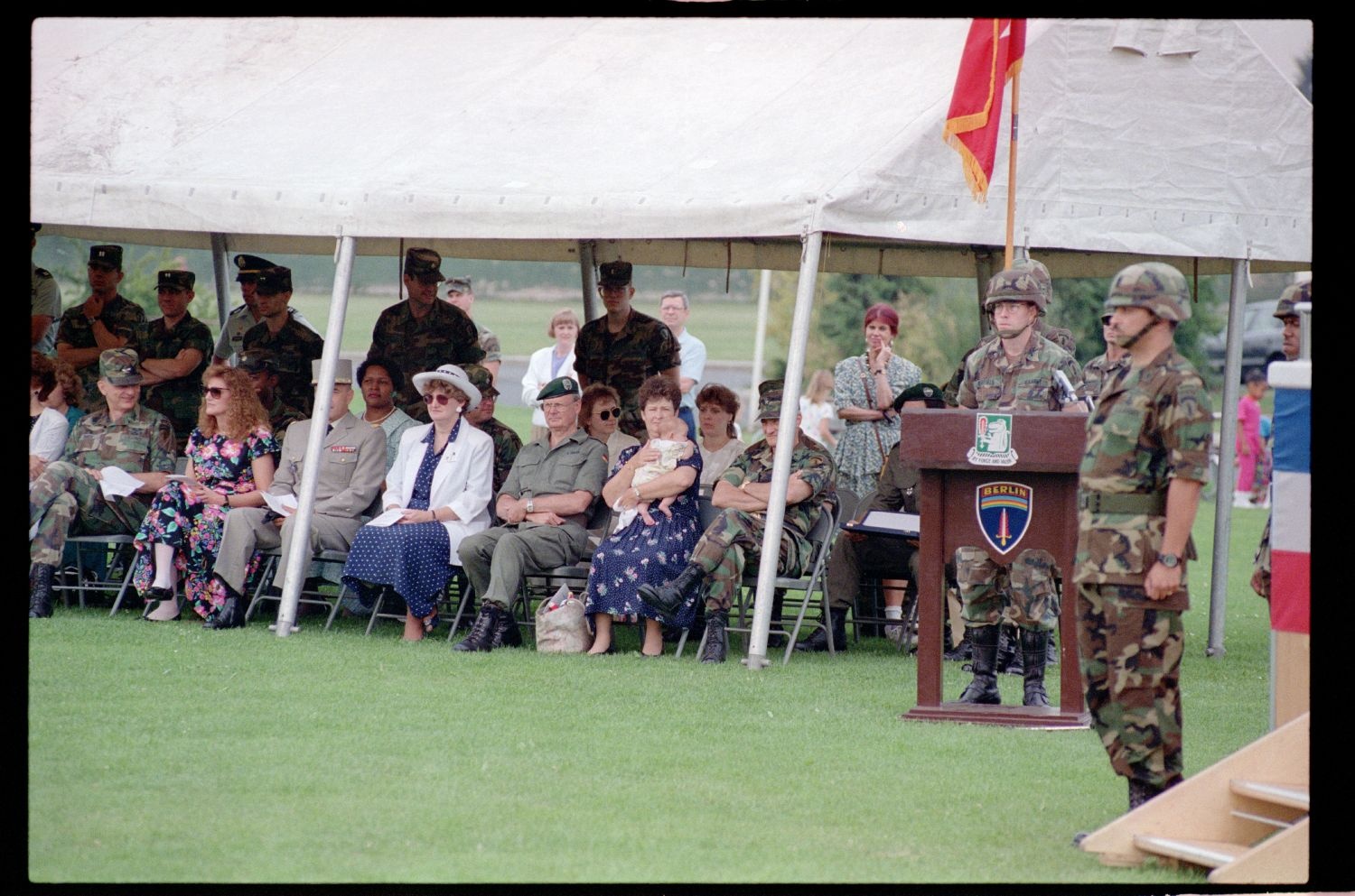 Fotografie: Einholung der Fahne des 40th Armor Regiment der U.S. Army Berlin in Berlin-Lichterfelde