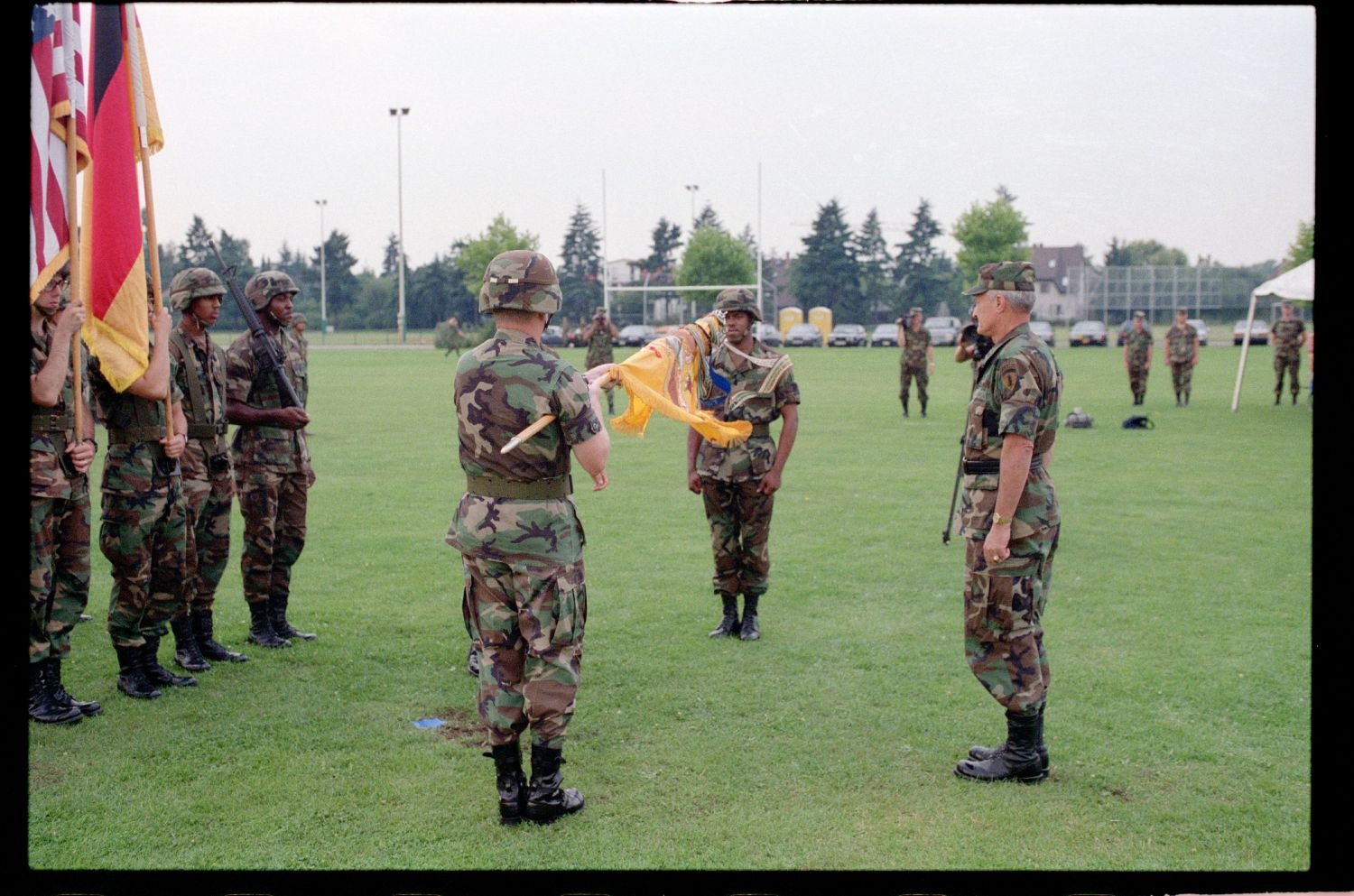 Fotografie: Einholung der Fahne des 40th Armor Regiment der U.S. Army Berlin in Berlin-Lichterfelde