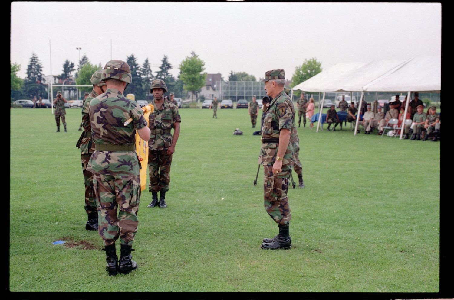 Fotografie: Einholung der Fahne des 40th Armor Regiment der U.S. Army Berlin in Berlin-Lichterfelde