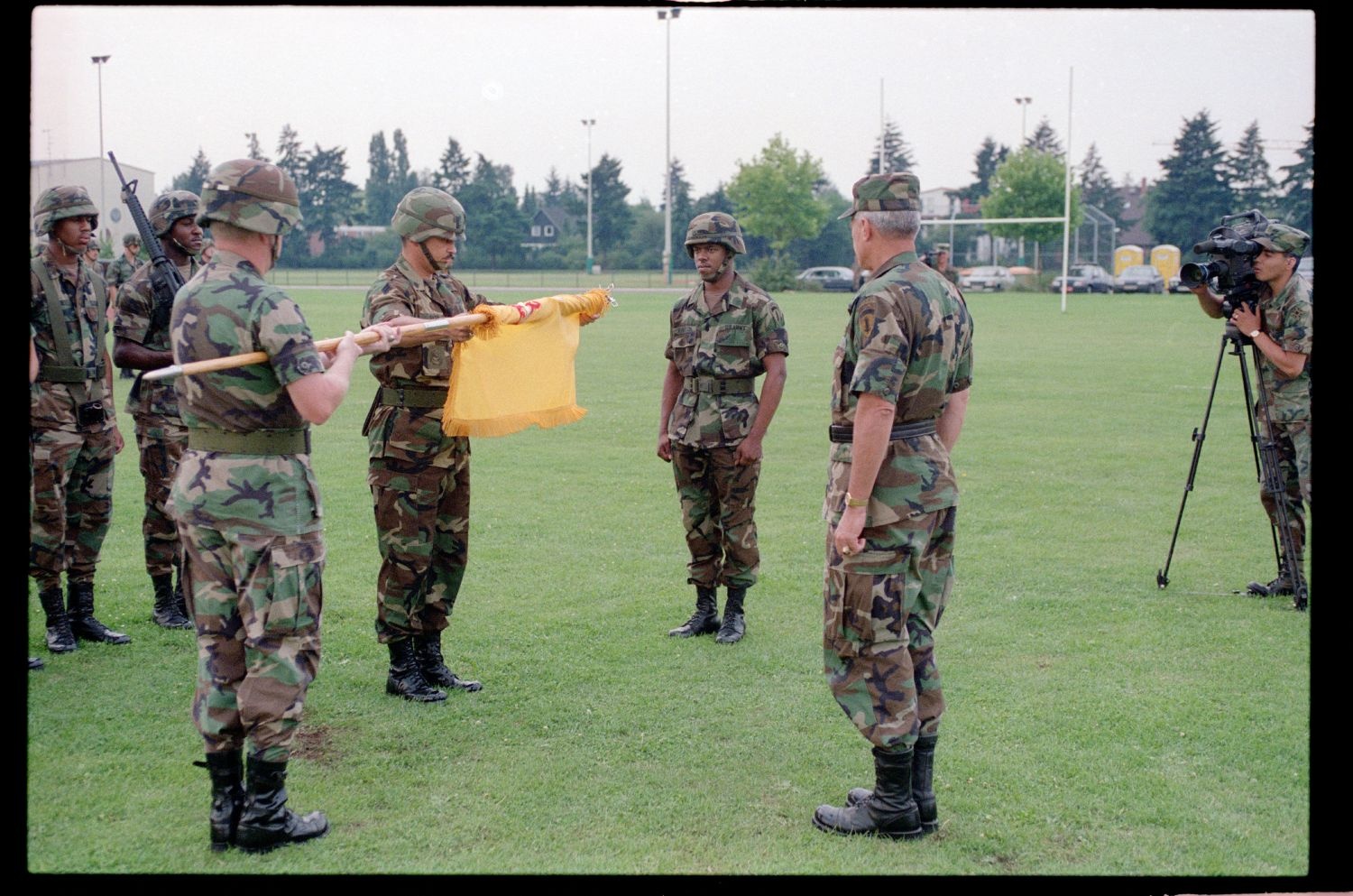 Fotografie: Einholung der Fahne des 40th Armor Regiment der U.S. Army Berlin in Berlin-Lichterfelde