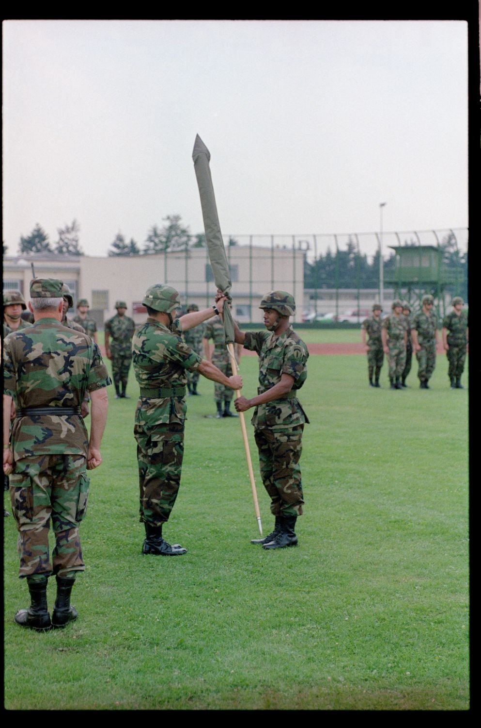 Fotografie: Einholung der Fahne des 40th Armor Regiment der U.S. Army Berlin in Berlin-Lichterfelde