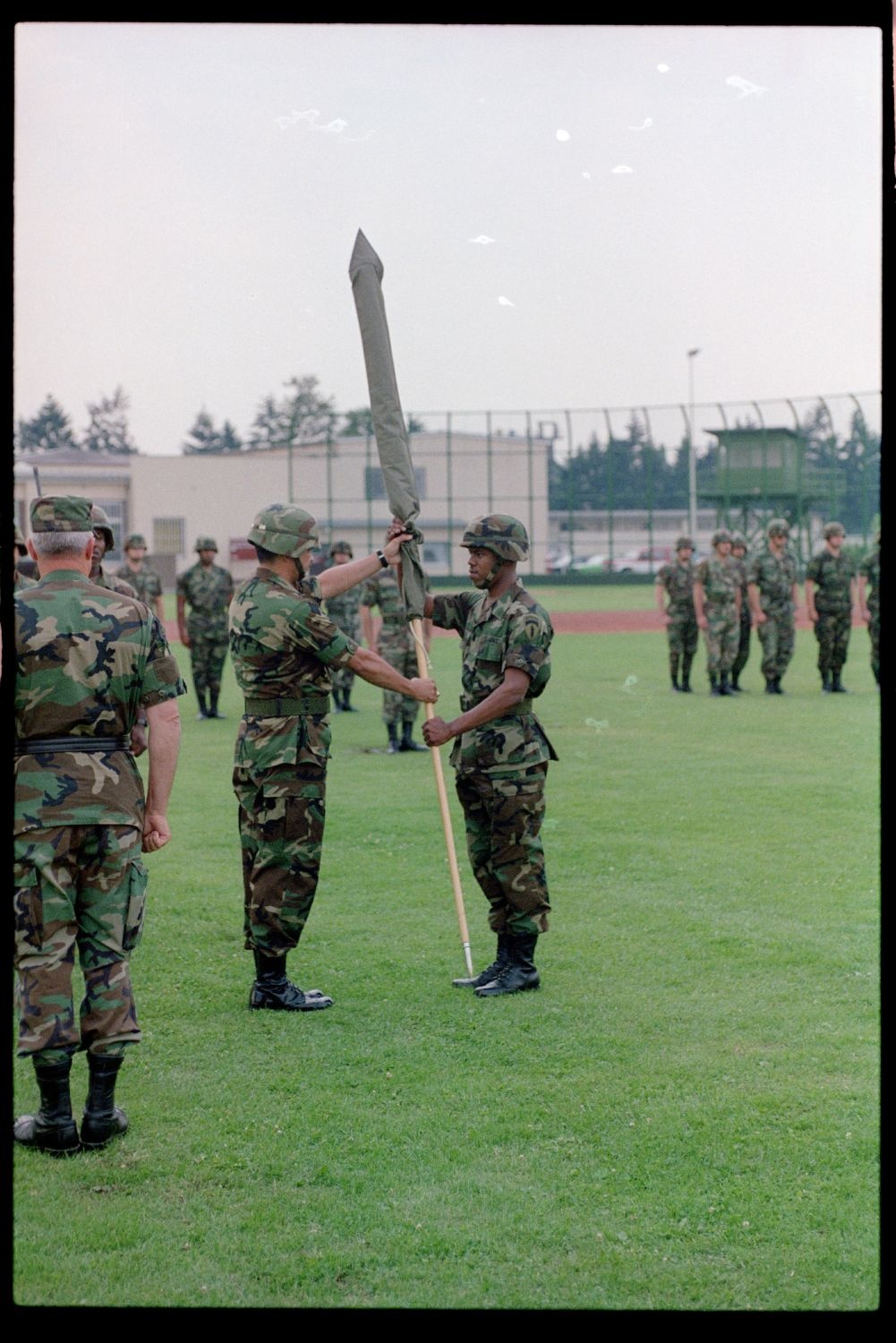 Fotografie: Einholung der Fahne des 40th Armor Regiment der U.S. Army Berlin in Berlin-Lichterfelde