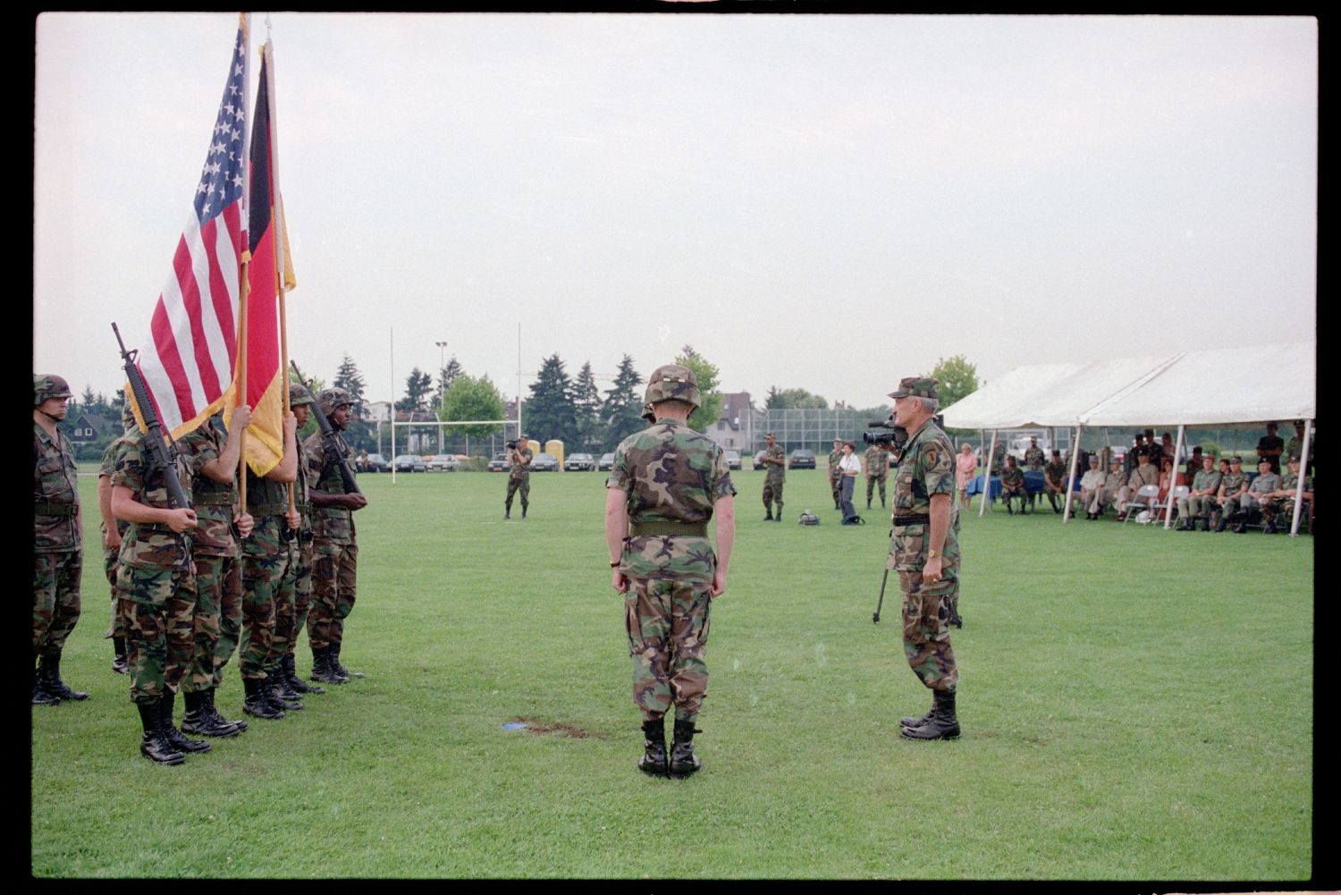 Fotografie: Einholung der Fahne des 40th Armor Regiment der U.S. Army Berlin in Berlin-Lichterfelde