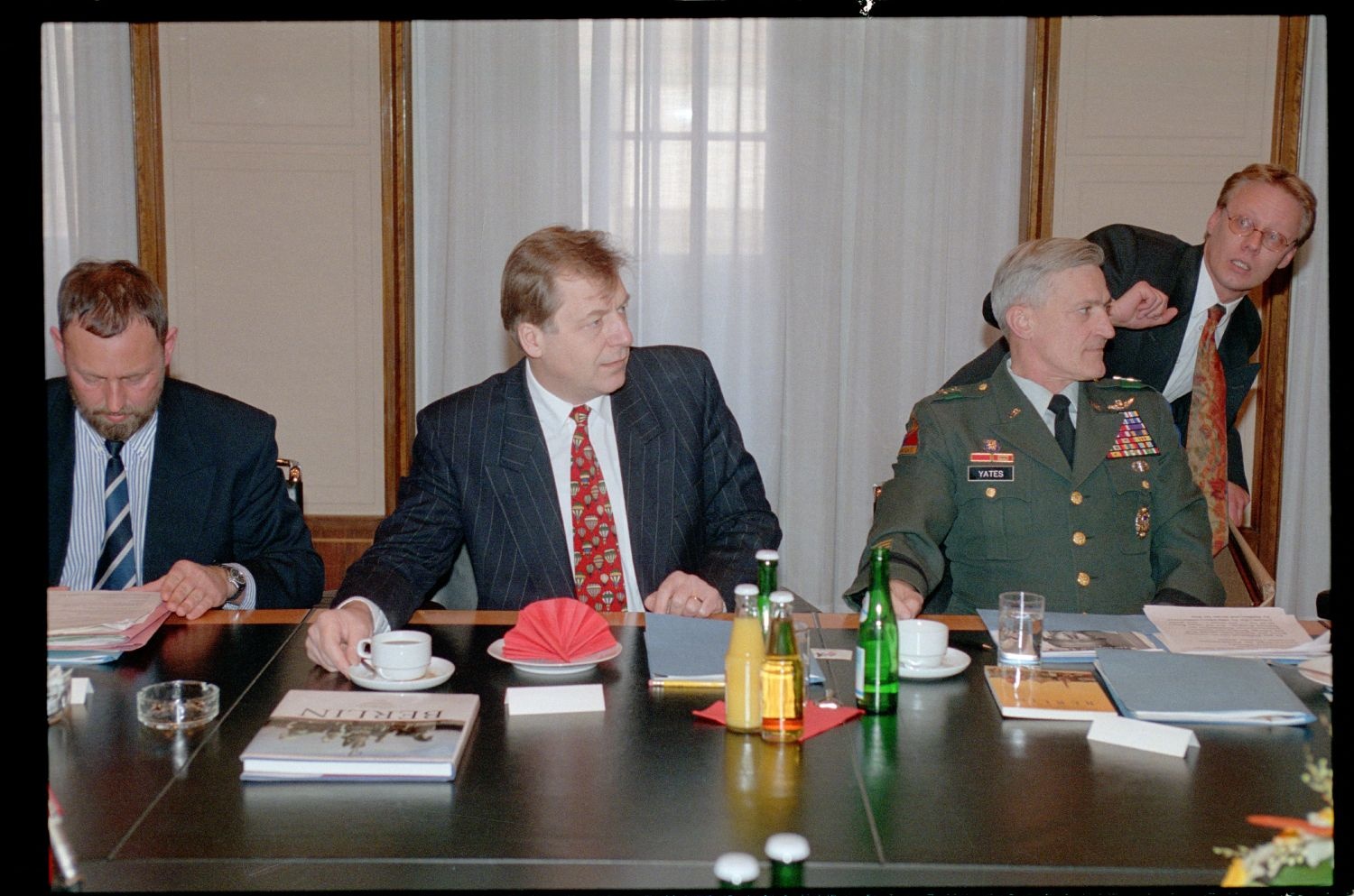 Fotografie: Letztes Treffen des Deutsch-Amerikanischen Komitees im Roten Rathaus in Berlin-Mitte