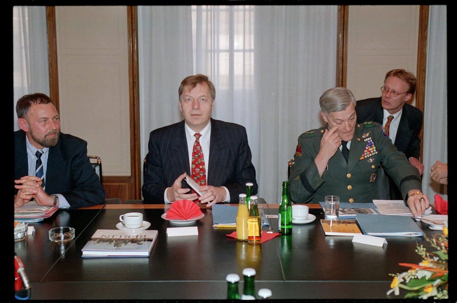 Fotografie: Letztes Treffen des Deutsch-Amerikanischen Komitees im Roten Rathaus in Berlin-Mitte