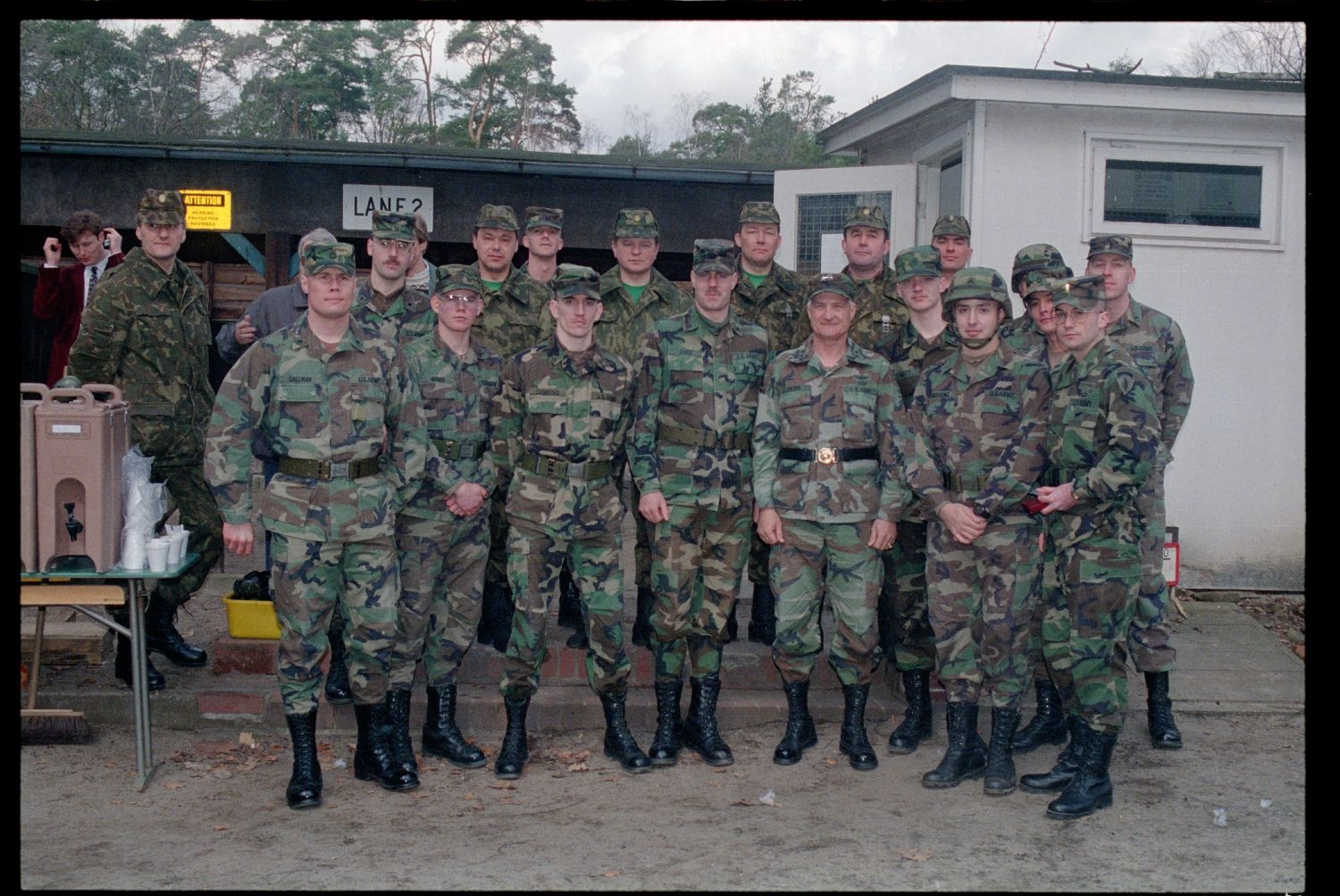 Fotografie: Besuch von Offizieren der russischen Berlin Brigade auf dem Schießplatz Rose Range der U.S. Army Berlin in Berlin-Wannsee