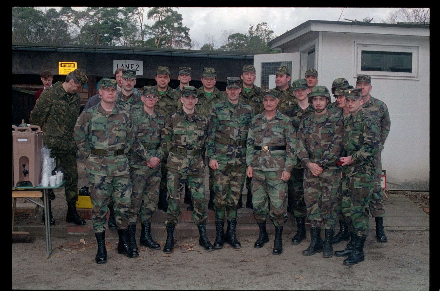 Fotografie: Besuch von Offizieren der russischen Berlin Brigade auf dem Schießplatz Rose Range der U.S. Army Berlin in Berlin-Wannsee