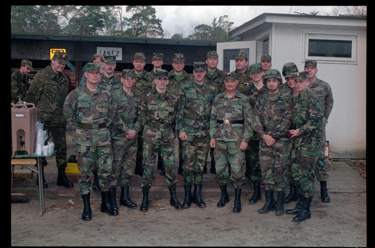 Fotografie: Besuch von Offizieren der russischen Berlin Brigade auf dem Schießplatz Rose Range der U.S. Army Berlin in Berlin-Wannsee