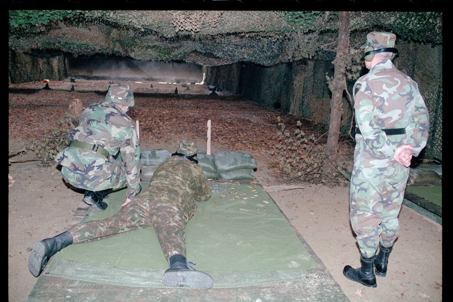 Fotografie: Besuch von Offizieren der russischen Berlin Brigade auf dem Schießplatz Rose Range der U.S. Army Berlin in Berlin-Wannsee