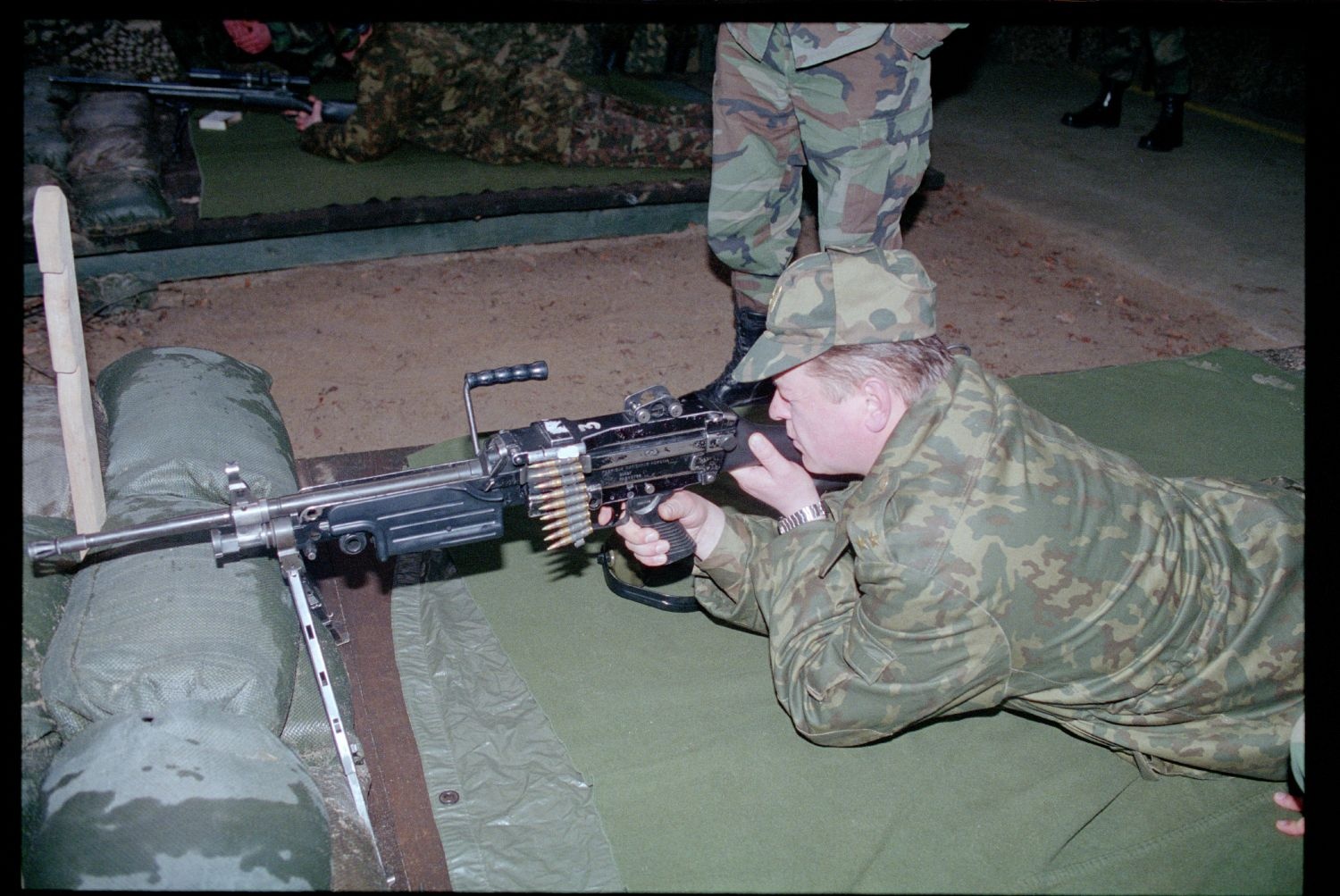 Fotografie: Besuch von Offizieren der russischen Berlin Brigade auf dem Schießplatz Rose Range der U.S. Army Berlin in Berlin-Wannsee